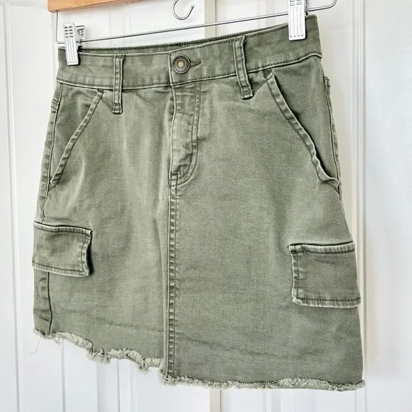 SO Juniors Olive Army Green High-Waist Cargo Pocket Frayed Hem Mini Skirt - Sz 1 - Picture 3 of 6